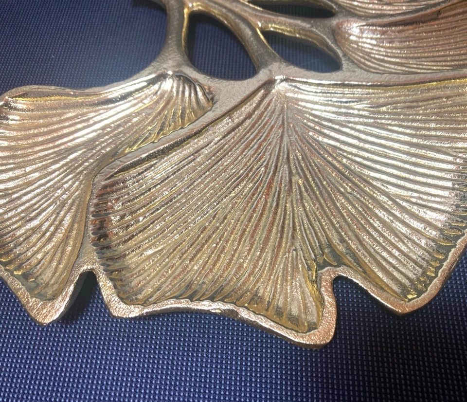 经典触感中号 11.75 金叶片部分小吃金属托盘全新全新带盒 — 第 3/4 张图片