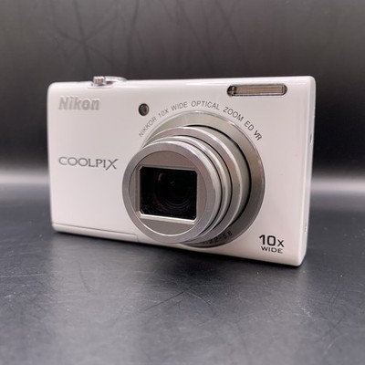 Nikon COOLPIX S6200 ホワイト コンパクトカメラ Nikon COOLPIX S6200 White 16.0 MP Compact Digital Camera Excellent