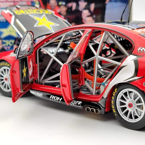 Classic 1:18 HRT 2011 Bathurst winner Holden VE Commodore Nick Percat & Garth #2 - Picture 9 of 14