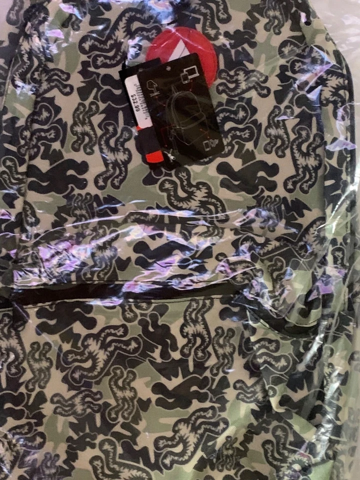 Mochila clásica AirWalk camuflada 17" x 11,5" x 5" compartimento para computadora portátil/tableta Foto 2 de 4