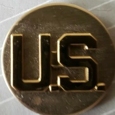VINTAGE POST WAR US ARMY US GOLD COLORED LAPEL HAT PIN BADGE 1 INCH