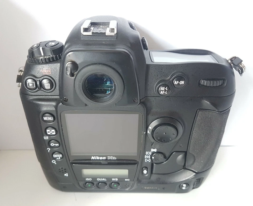 Nikon D2Xs 12.4MP Digital SLR Camera Body Only - Image 3 of 4
