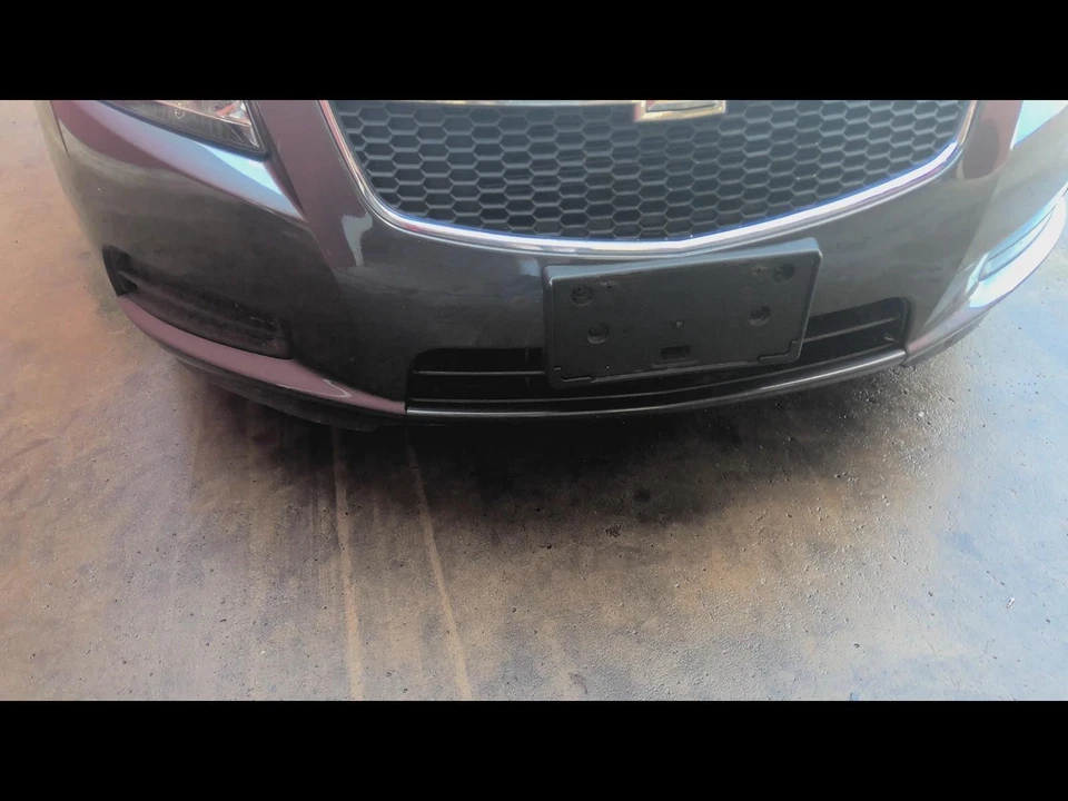 Used Front Bumper Assembly Front fits: 2011 Chevrolet Cruze w/o RS package Front - Imagem 3 de 4