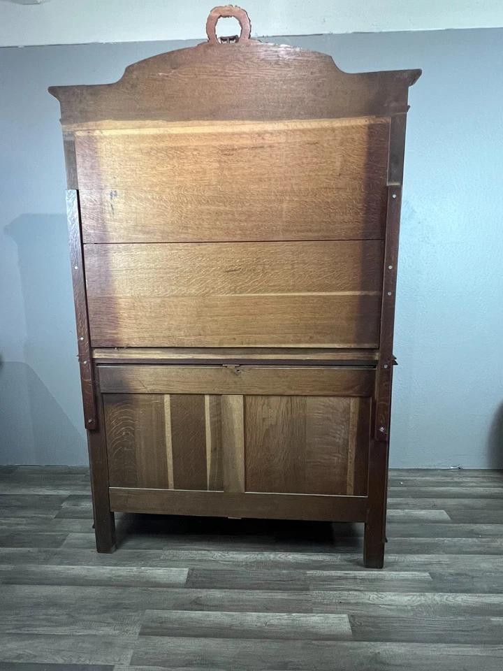 Antiguo aparador de parquet francés de nogal Luis XIV con espejo e incrustaciones de latón Foto 3 de 4