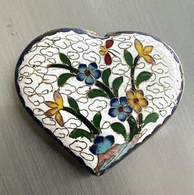 Heart Bead Cloissonné 2  Flower White Enamel Vintage Valentine (Small 2mm Hole)
