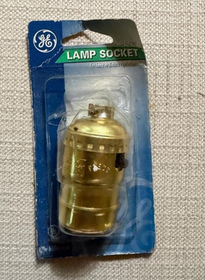 GE PUSH ON/OFF LAMP SOCKET 125V NEW IN PACKAGE