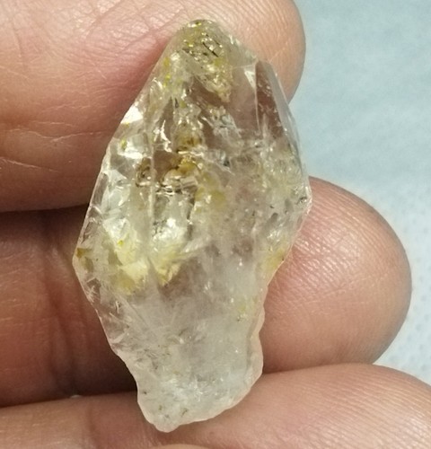 34 Cts Fluoresence Petroleum Quartz Crystal With Moving Bubble and Methane - Picture 5 of 7