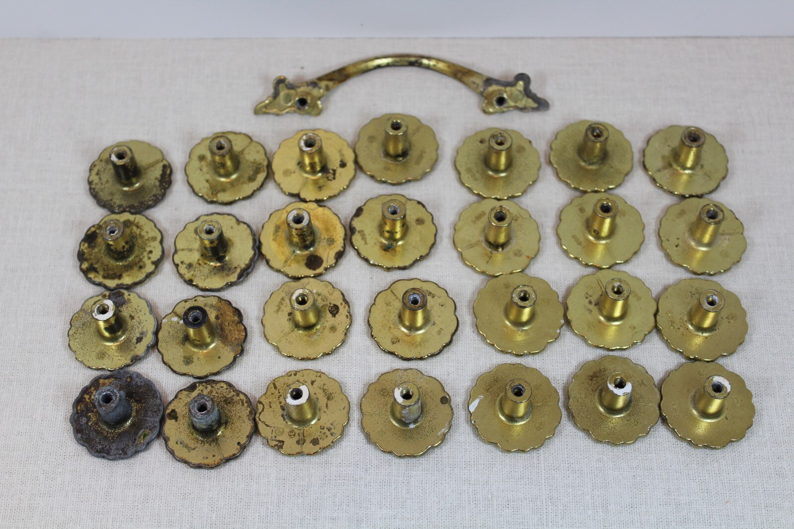 VINTAGE 60'S ROUND FRENCH PROVINCIAL PULLS DRAWER KNOBS LOT OF 28 *FLAW* eBay