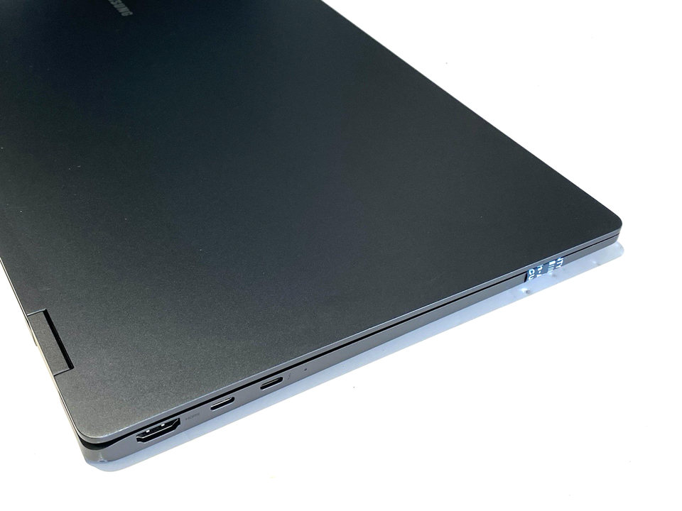 Damaged Samsung Galaxy NP750QFG - 15.6