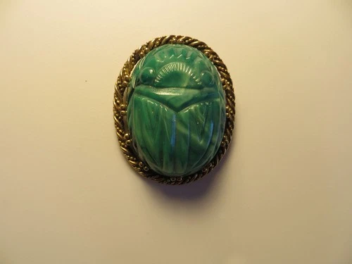 VINTAGE 1970's GREEN SCARAB BROOCH W/Gold Colored Bezel - COSTUME JEWELRY - NICE