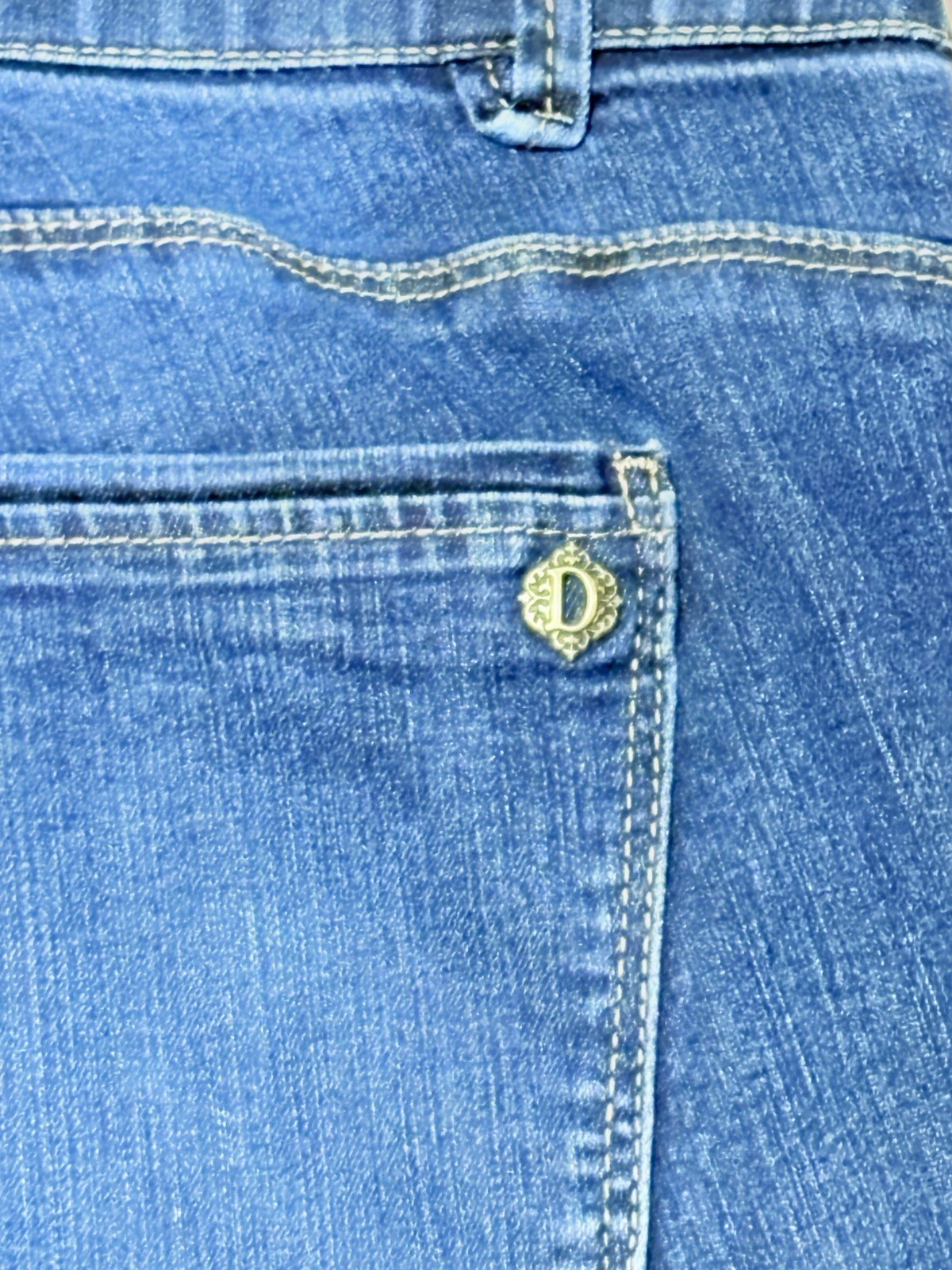 Democracy AB Solution Distressed Capri Women’s Si… - image 10