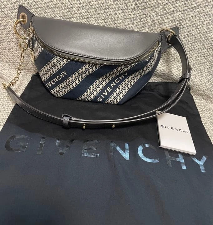 Givenchy — GIVENCHY Authentic Black Messenger Bag Shoulder Hobo Sling Bag Crossbody Logo