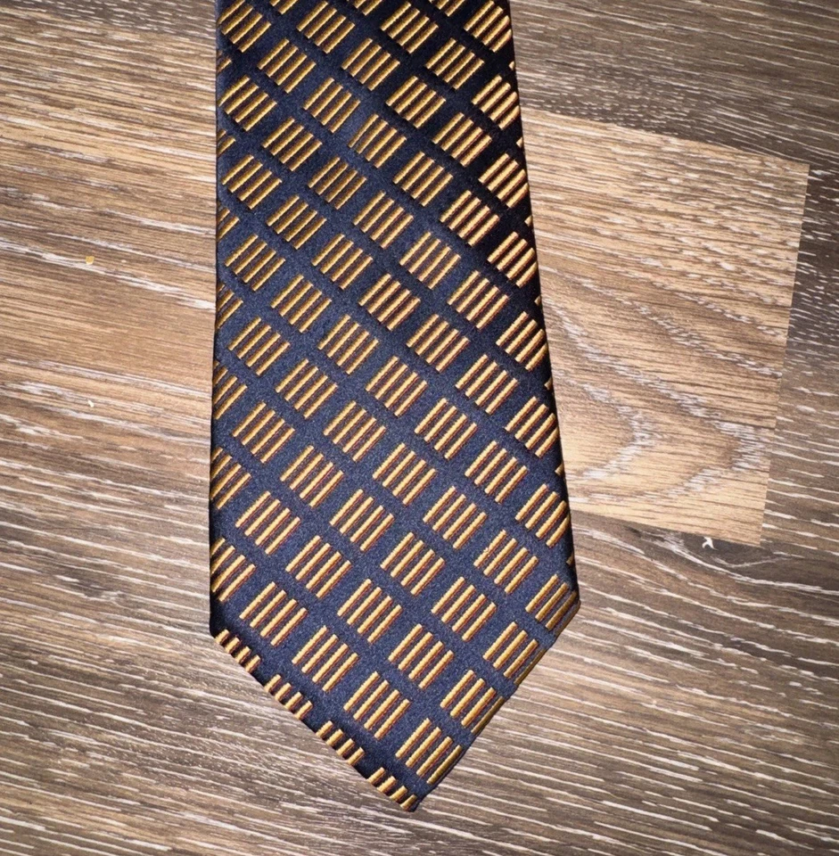 Corbata azul marino Charvet Place Vendome dorada geométrica seda lujo Francia Foto 2 de 4