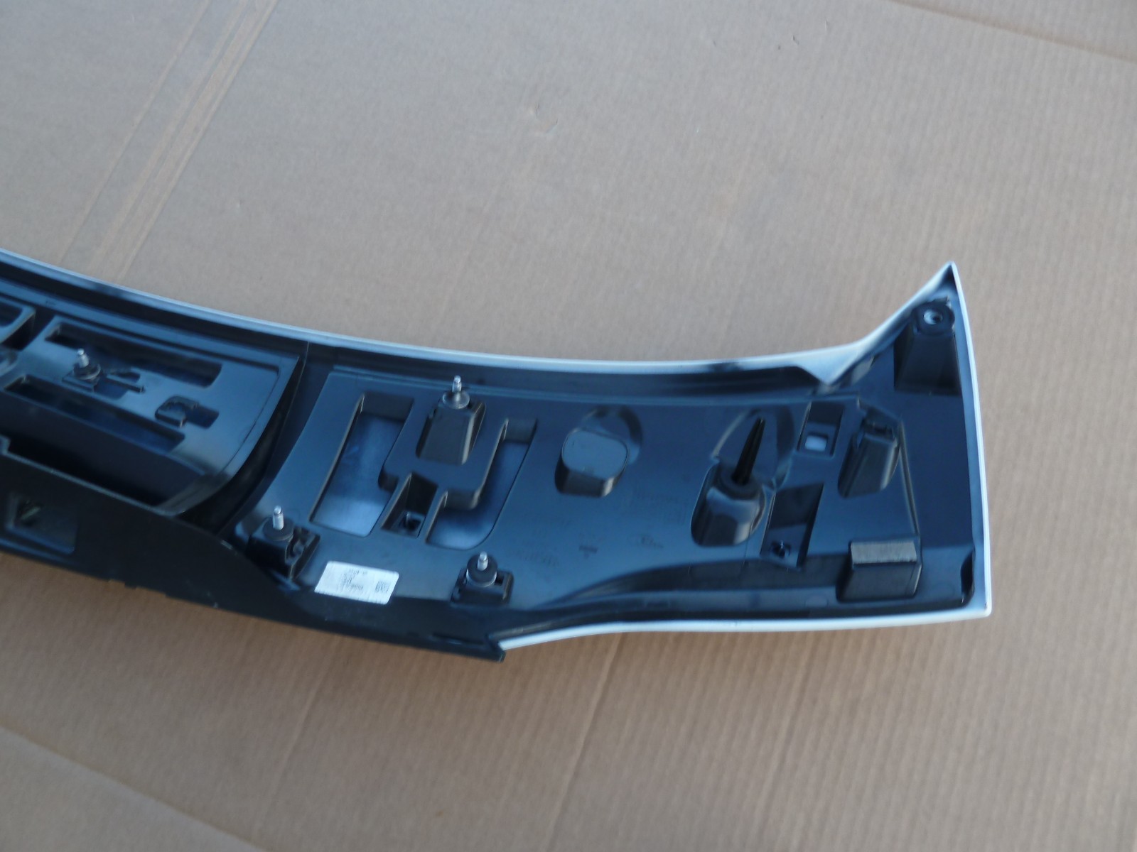 2017-2020 MASERATI LEVANTE REAR LIFTGATE TAILGATE SPOILER PANEL OEM 670042733