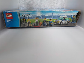 FACTORY SEALED 2014 RETIRED LEGO CITY POLICE STATION SET-BOX HAS DAMAGE-SEE PICS