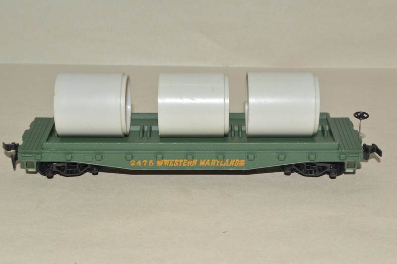 HO scale Tyco Western Maryland Ry 40' skid flat car train w/ culvert pipes load