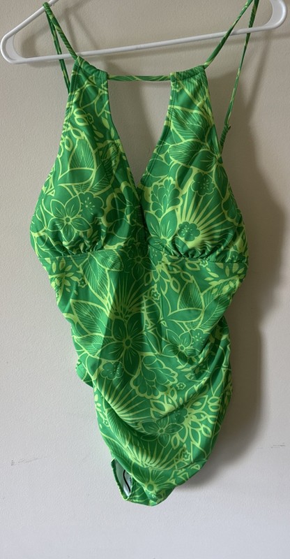CASTAWAYS SWIM SUIT - PLUS SIZE - 24W - Green Floral Pattern BRAND NEW