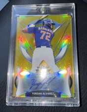 2019 Leaf Valiant Yordan Alvarez GOLD Prismatic Auto /10 BAYA-1