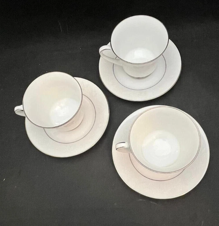 Tazas de té y platillos Noritake Ranier (juego de 3) - borde floral blanco sobre blanco Foto 2 de 4