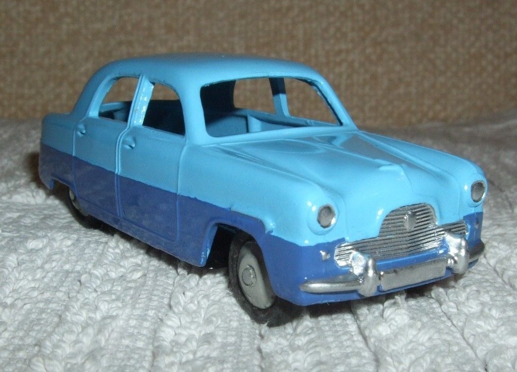 DINKY (VINTAGE) MODEL (FORD ZEPHYR - TWO TONE MODEL) DINKY No 162