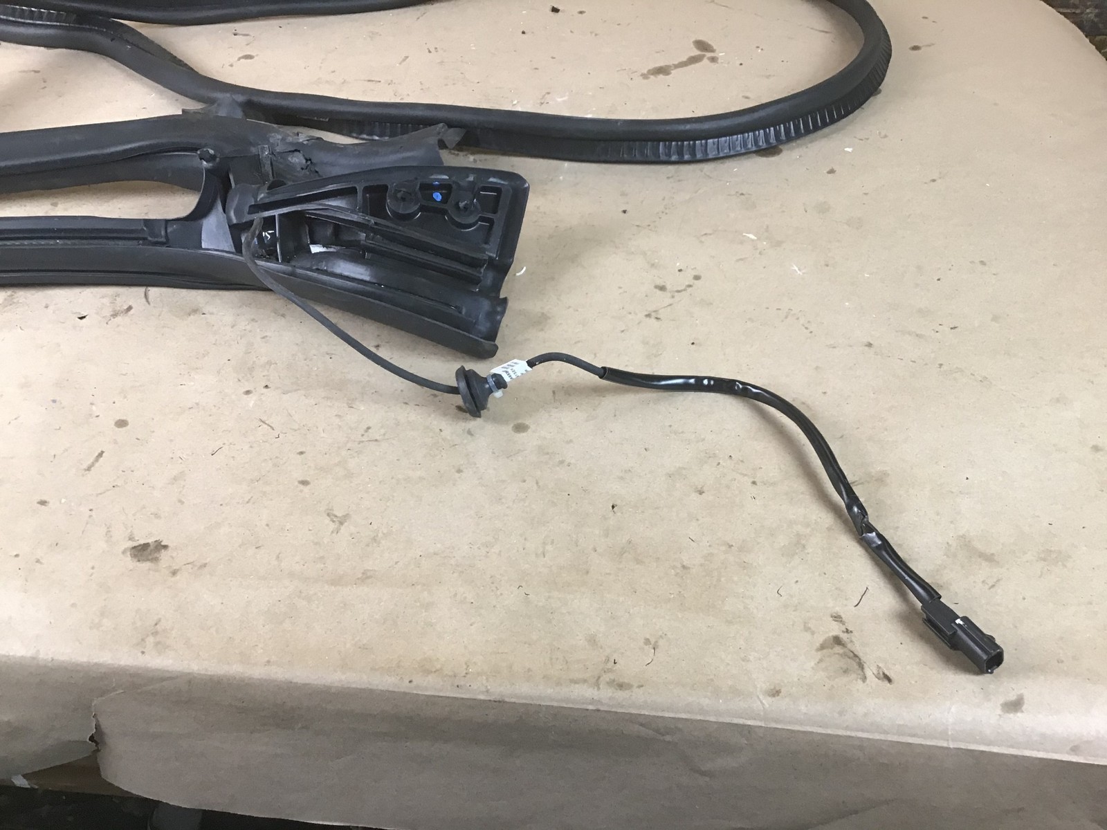 McLaren 650S 2015 Convertible Rear Trunk Lid Tonneau Weather Strip Seal 15-17 :A