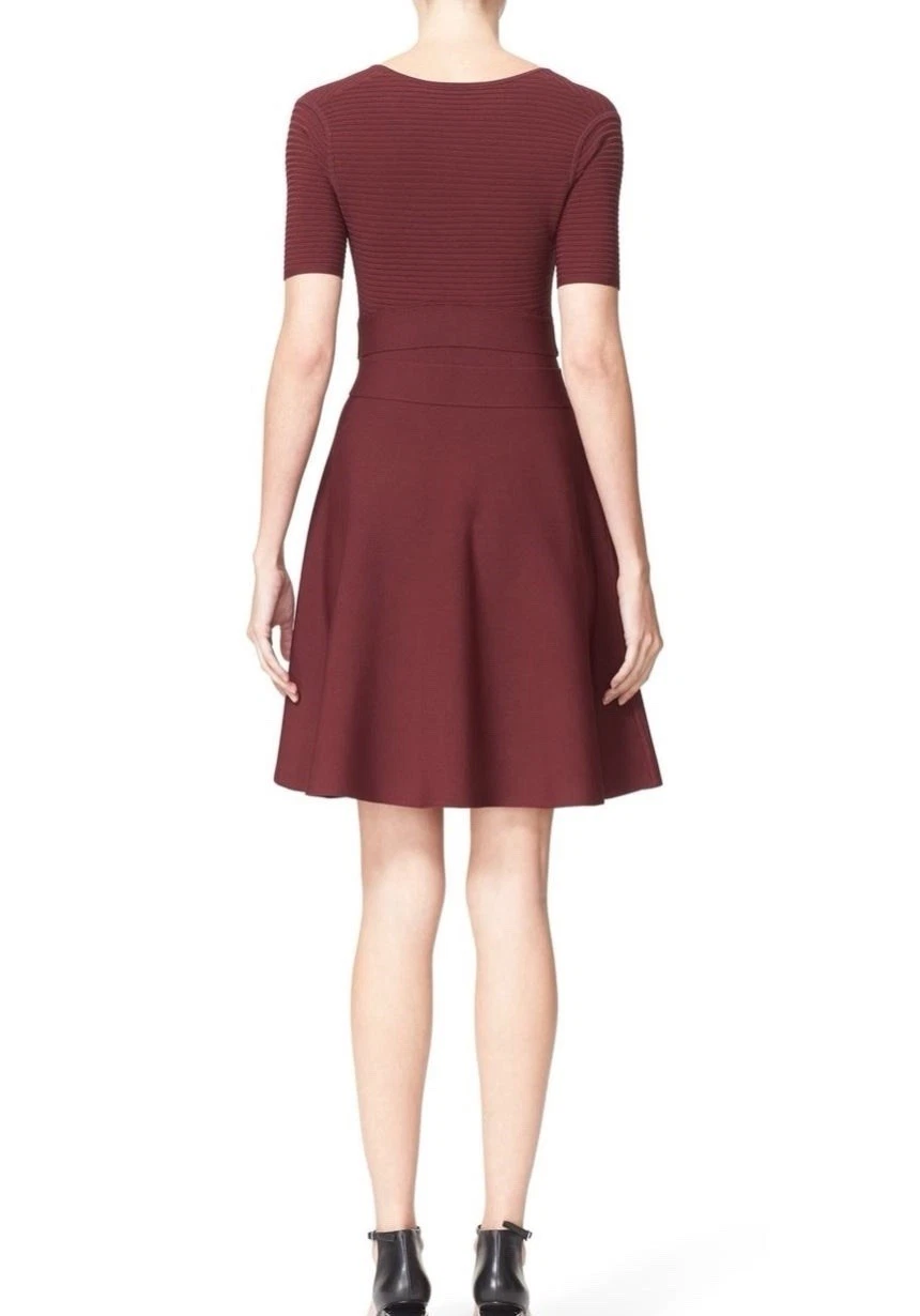 Alexander Wang Mini Abito Svasato in Maglia Elasticizzata a Costine Borgogna Piccolo