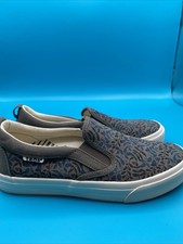 taos green Slip-On shoes size 8