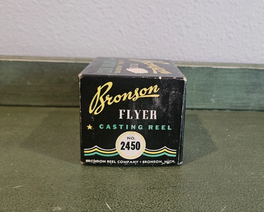 Carrete de fundición vintage Bronson Flyer Level Winding No. Michigan 2450 hecho en EE. UU. Foto 3 de 4