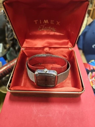 ORIGINAL VINTAGE TIMEX ELECTRIC WATCH "Working" New Battery