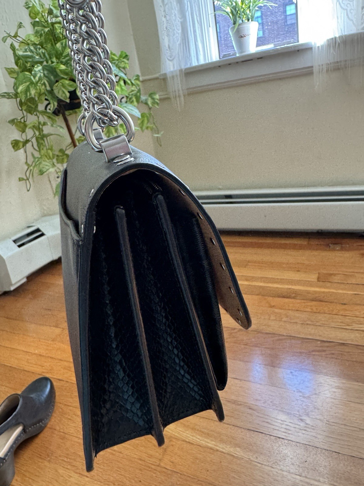 Coach Medium Leather Crossbody Shoulder BAG/BLACKWITH SILVER HARDWARE