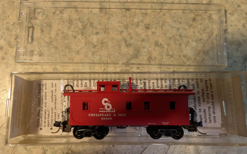Kadee Micro-Trains 34' Caboose forrado de madera C&O 90063 nuevo en caja | Zustand: New