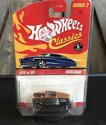 Hot Wheels Classics Series 2 #23 Gold Hooligan with case 32 ford