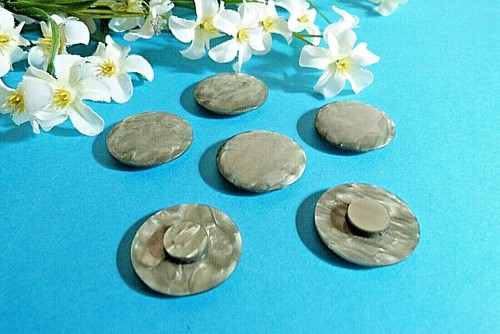 102C/ SPLENDIDES GROS BOUTONS " CARRARE " GRIS MARBRÉ LOT DE 6 BOUTONS ÉP.1950 - Imagen 3 de 3