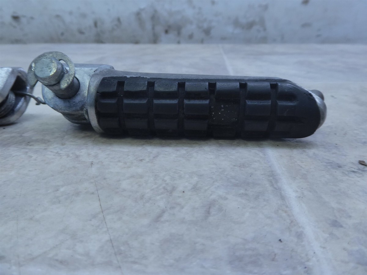 1990 Kawasaki ZX1000B Ninja K719-1) left and right front foot pegs