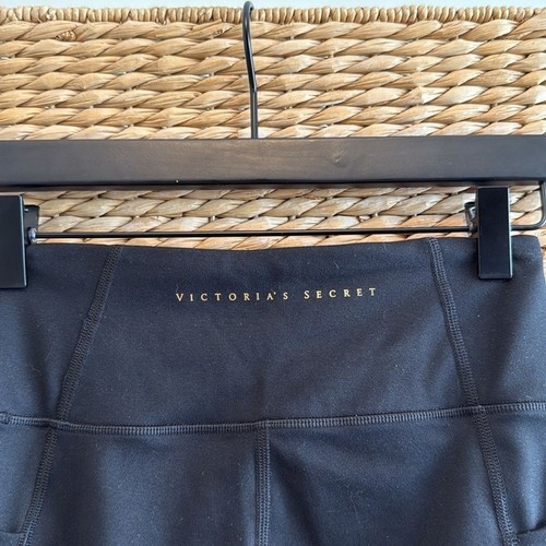 Victoria's Secret Sport Yoga Mid-Rise Leggings Capri Nero, 4 (Piccoli) - Foto 6 di 8