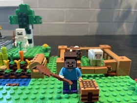 LEGO 21114 Minecraft The Farm Used Complete w/Minifigures and Manual