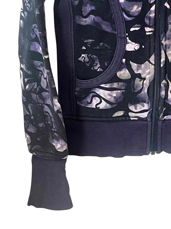 Sudadera con capucha de buceo Lululemon para mujer talla 6 sudadera con capucha cremallera estampado floral púrpura Foto 4 de 4