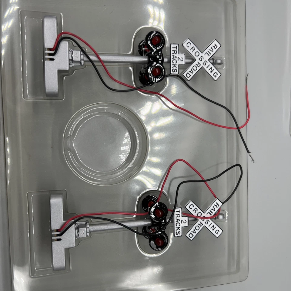 MTH 30-11014 • O Scale RailKing Crossing Flasher W/Sound (Set of 2) • MINT - Image 4 of 4