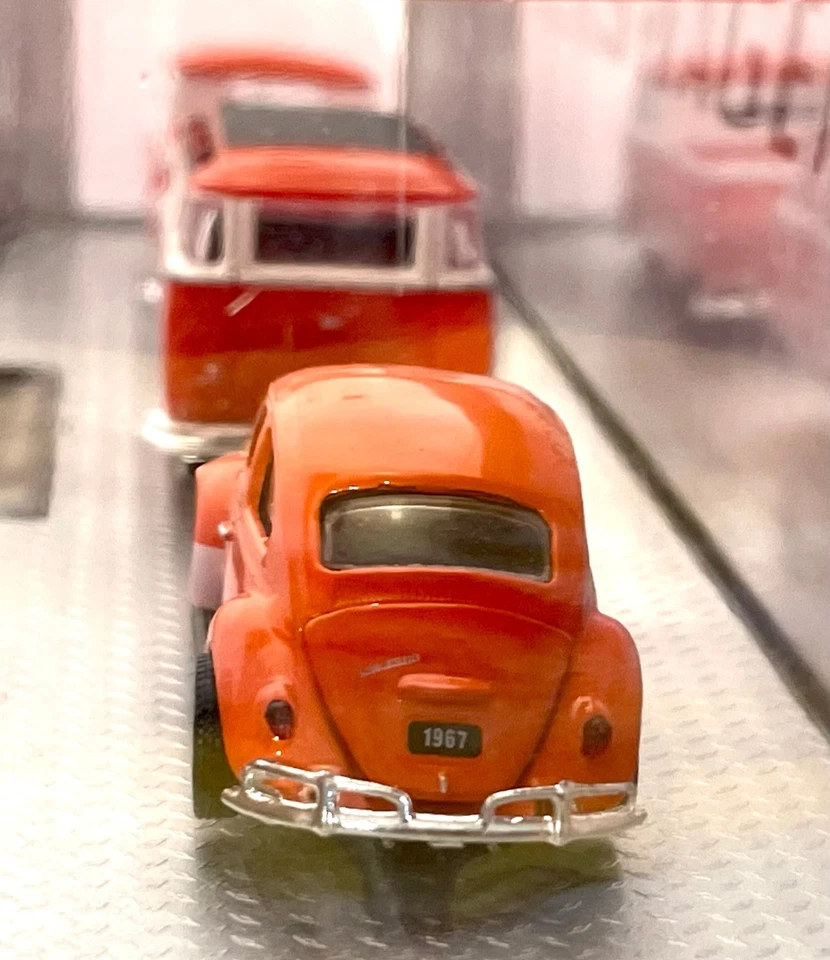 Литой под давлением 1967 VW Beetle и 1960 VW грузовик с двойной кабиной /масштаб 1/64 - Изображение 4 из 4