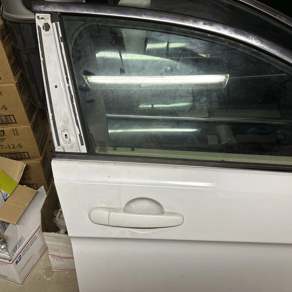 Ford Taurus 2013-2017 puerta lateral del pasajero delantero blanco sin espejo retrovisor Foto 2 de 4