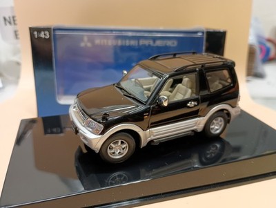 AUTOart  1/43 1999 MITSUBISHI PAJERO BLACK WITH SILVER TRIM Diecast 57111