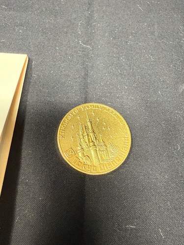 Tokyo Disneyland Grand Opening Souvenir Coin Cast Member Exclusive 1983 envelope - Picture 7 of 8