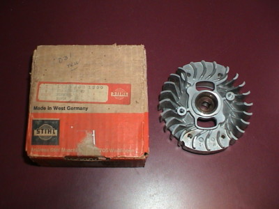 NEW OEM STIHL Chainsaw Breaker Point Style Ignition Flywheel 030 031 (READ Desc)