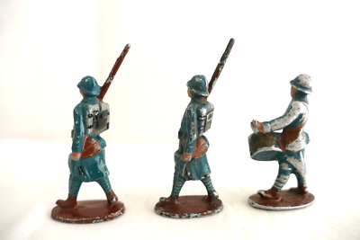 PETITS SOLDATS QUIRALU en plomb 4 soldats anciens + 4 soldats plastique