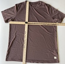 Vuori Current Tech Tee Shirt Mens Medium Plum Performance Short Sleeve V195 READ