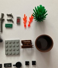 3 Lego Western: 6716 Weapons Wagon, 6712 S. Showdown, 6790 B. Wheelgun- all 100%