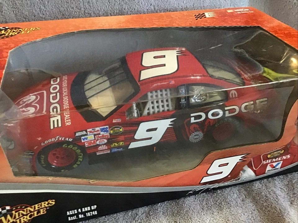 2004 Winners Circle KASEY KAHNE  #9 Dodge Dealers 1/18  Nascar Diecast NEW! - Image 2 of 4