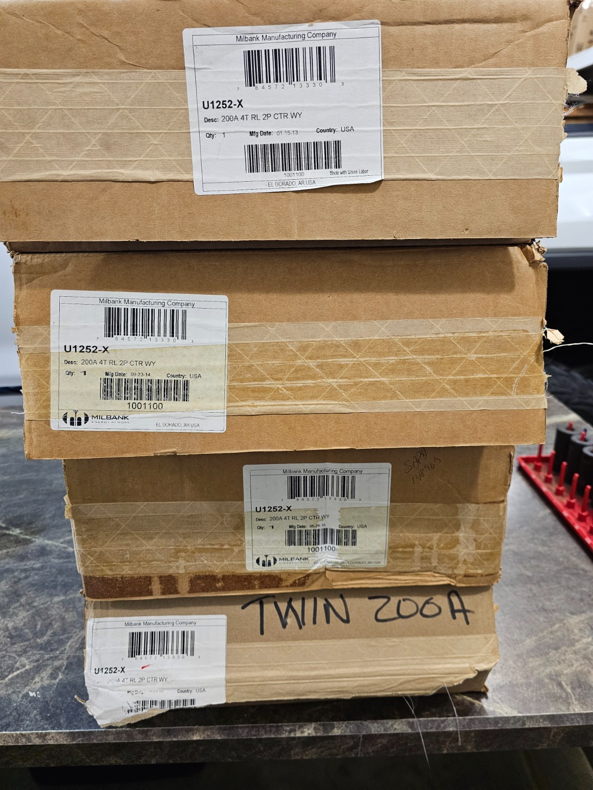 MILBANK U1252-X 200A DUAL METER CAN SOCKET OVERHEAD/UNDERGROUND (NEW IN BOX!)