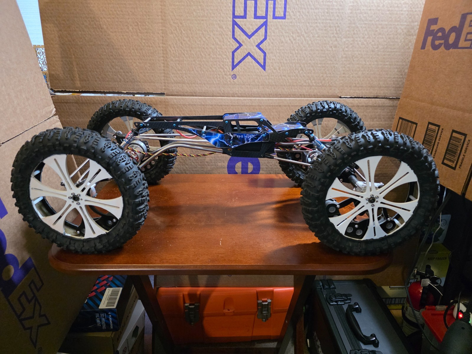 DLUX FAB SUPERLITE 4X4 CRAWLER WITH SPECTRUM DX6i 6-CHANNEL RADIO
