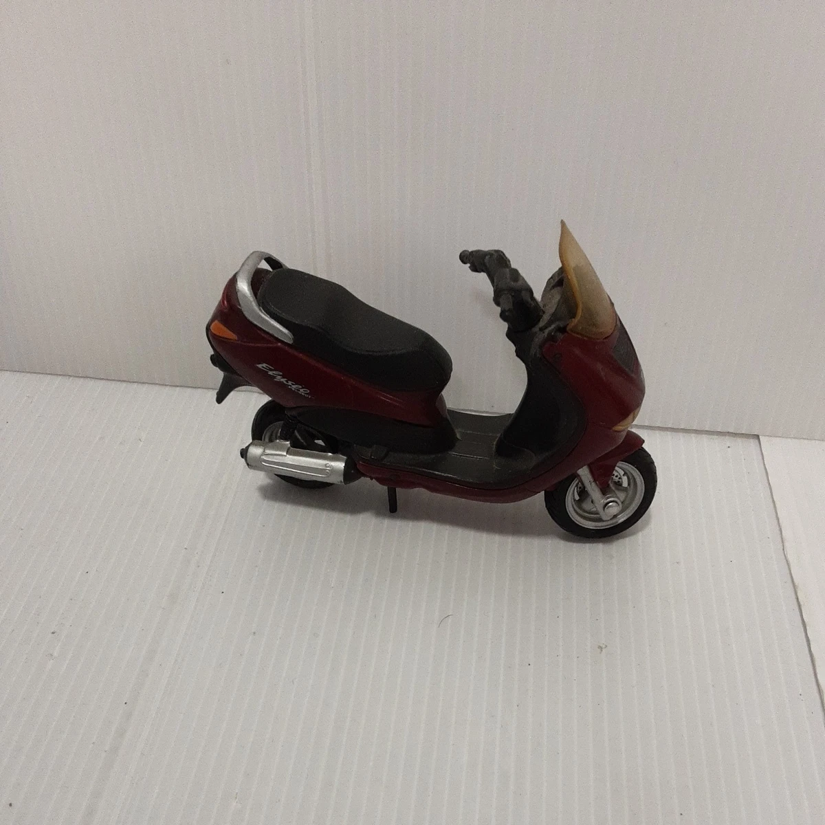 MAISTO　バイクミニカー　PEUGEOT　ELYSEO１２５＆フィギュア Maisto Peugeot Elyseo 125 Model Motorcycle | eBay